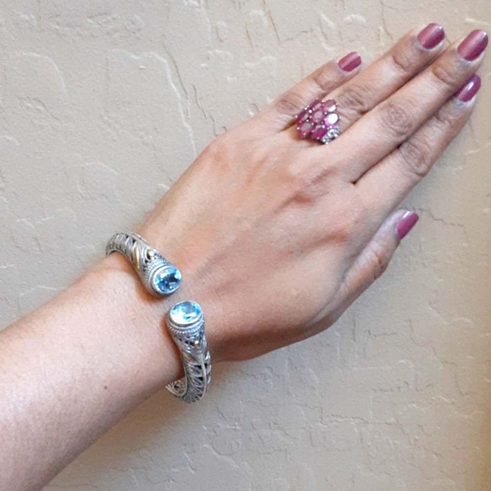 18k, 925 Artisan Crafted Hinged Blue Topaz Cuff. FIRM. - Picture 4 of 15